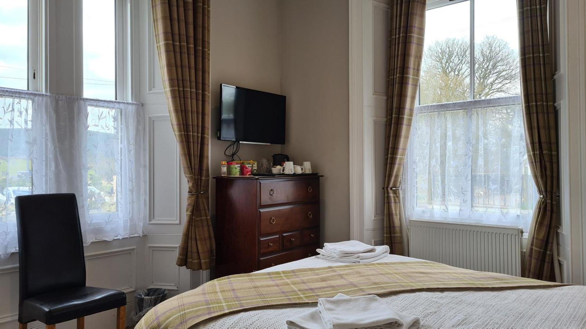 Glenisla Hotel Blairgowrie and Rattray ภายนอก รูปภาพ